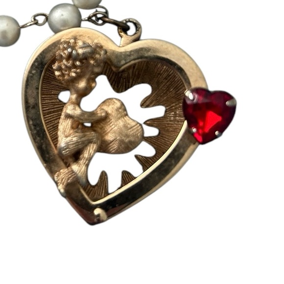 Vintage 60s Cupid Red  Heart, Gold Tone Heart charm peal bracelet - Picture 2 of 4